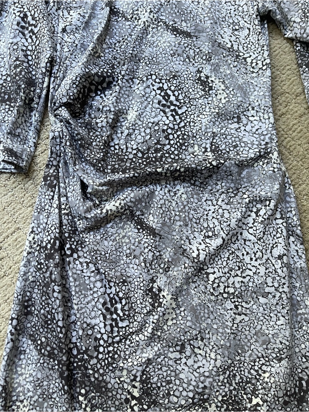 Gray Patterned Midi Dress with 3/4 Sleeves - Picture 4 of 5